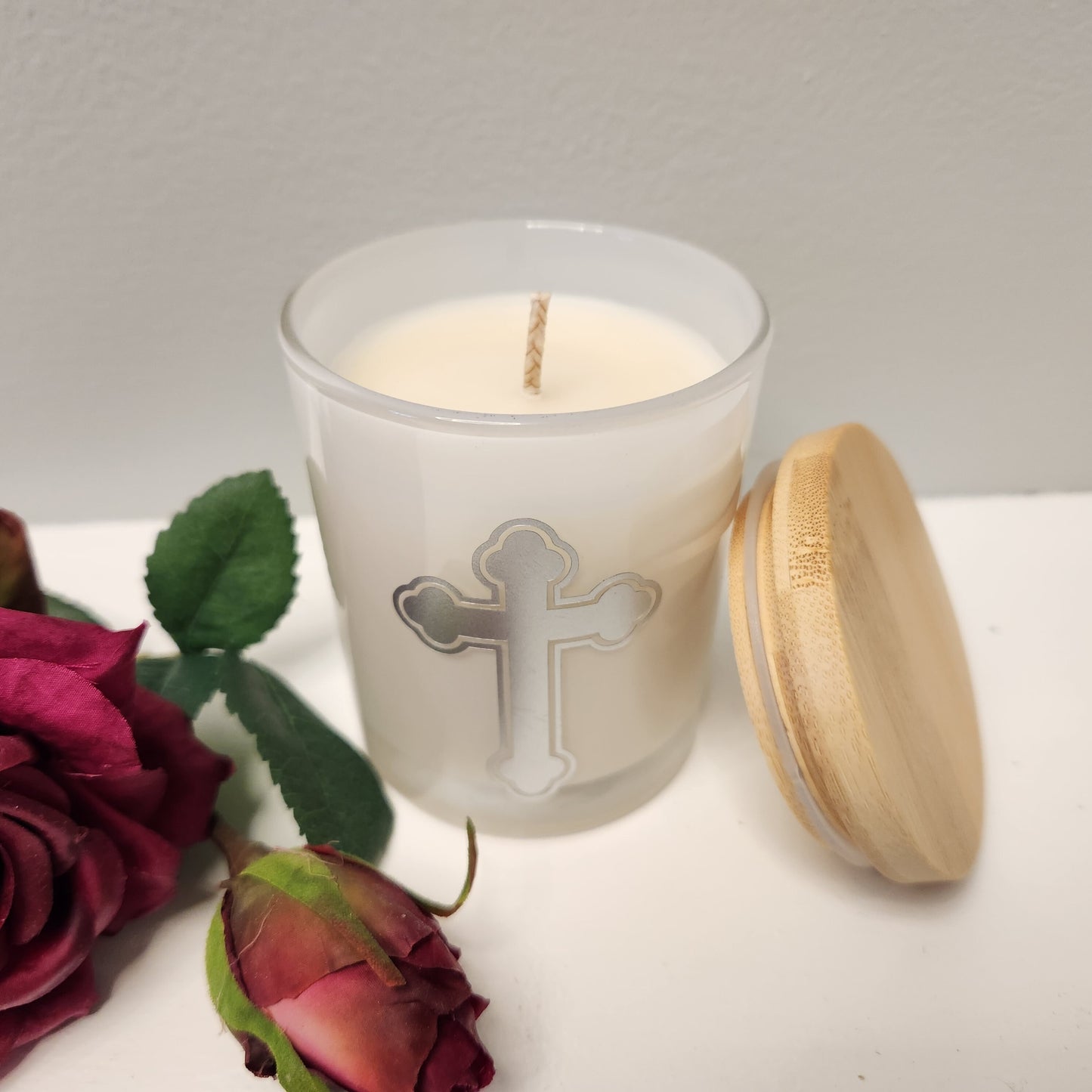 Livani - Frankincense scented beeswax candle