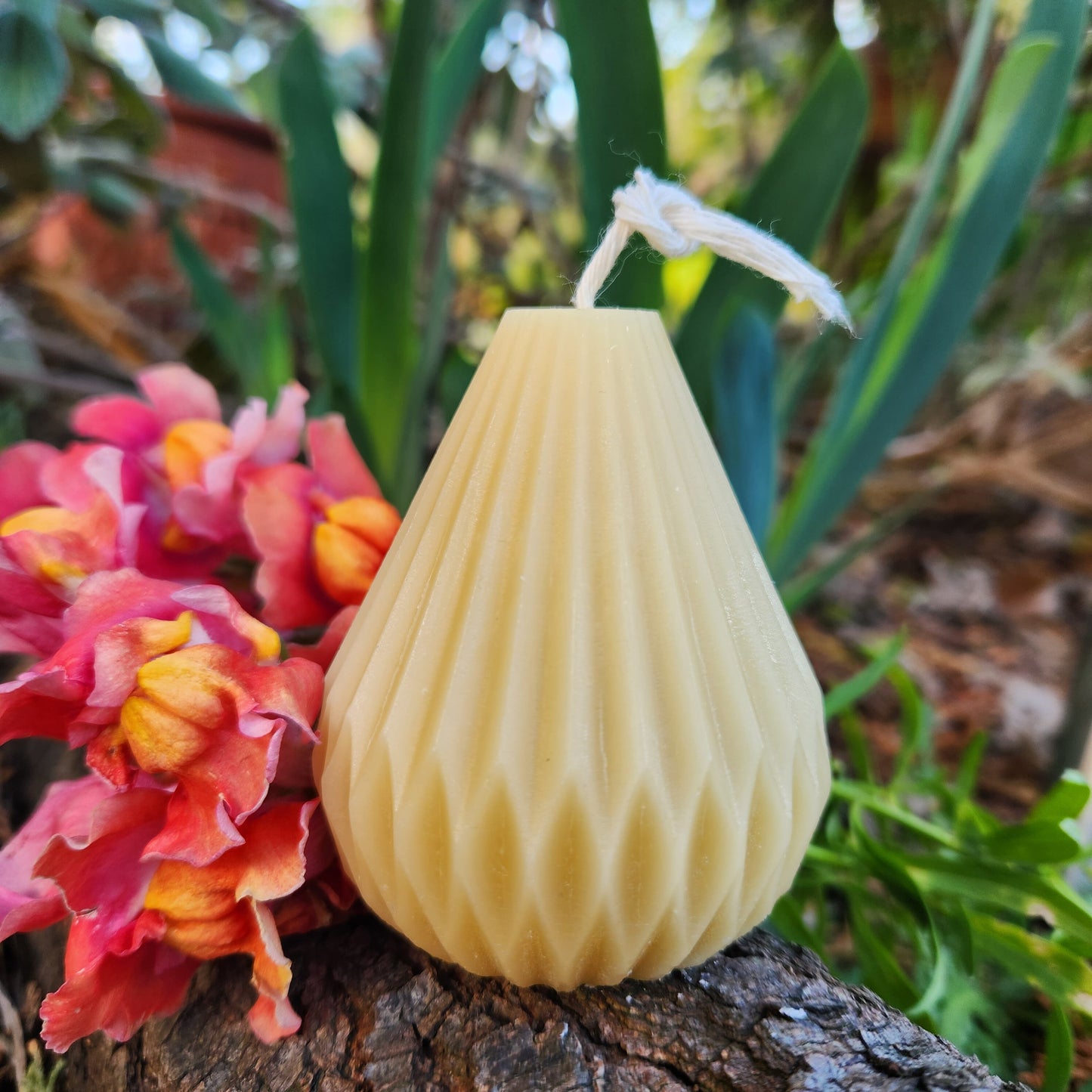 Beeswax Candle Geometric small pillar