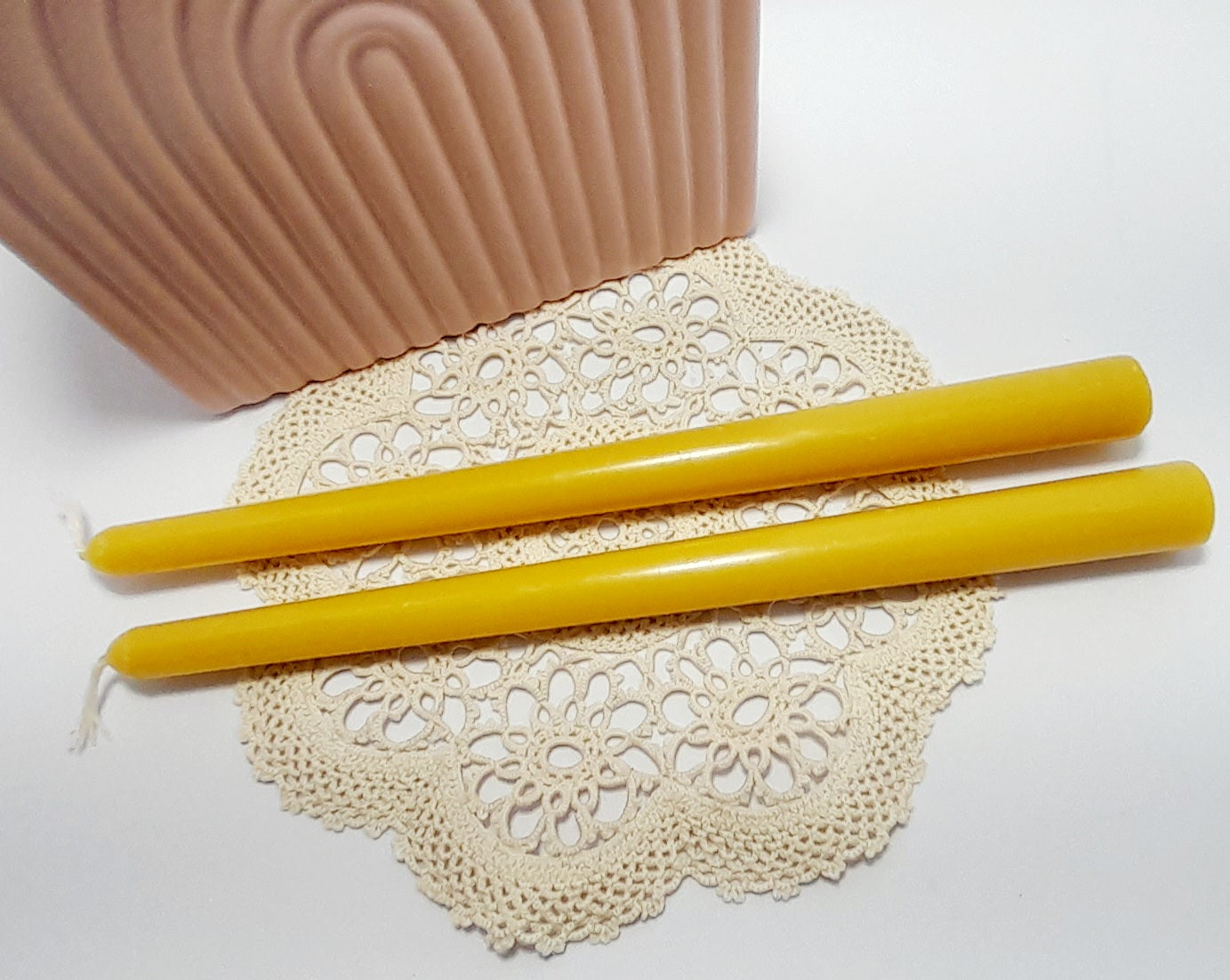 Beeswax dinner taper candles | 7 hour burn time