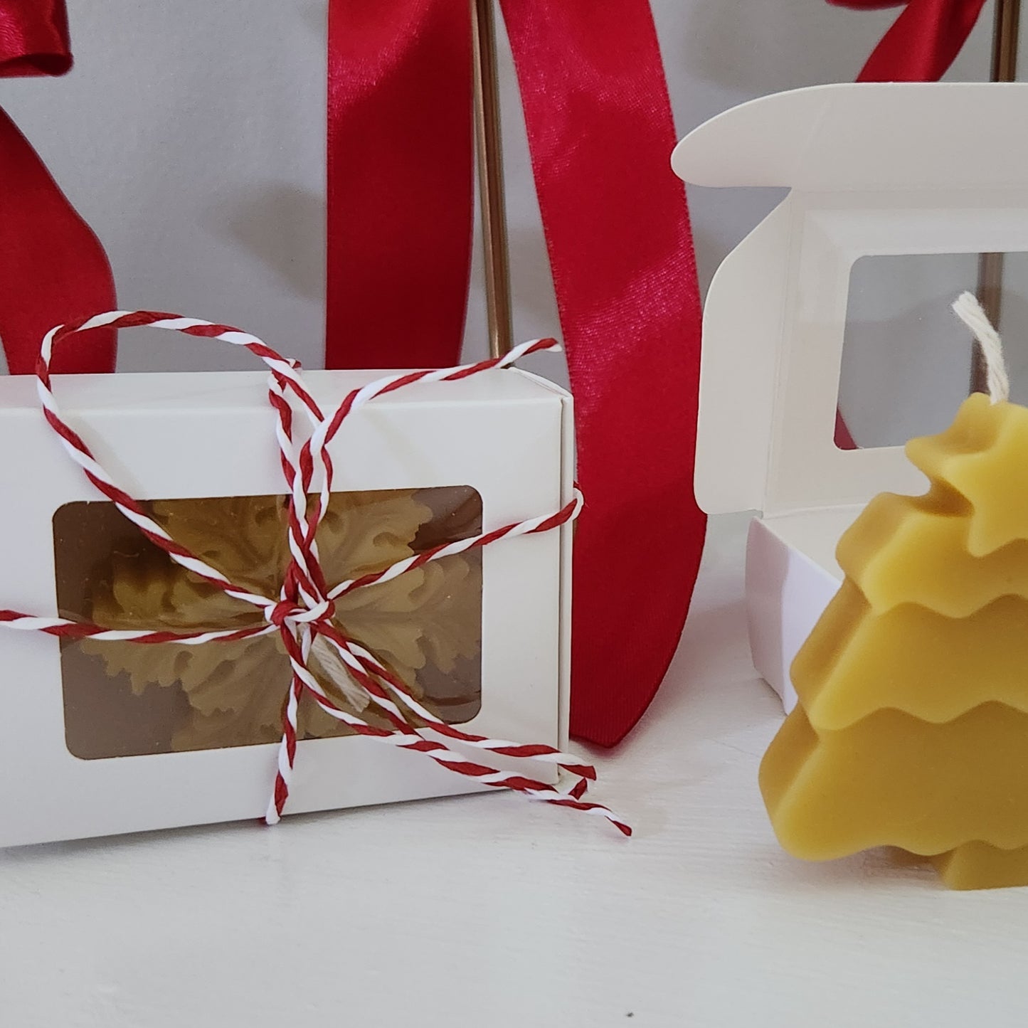 Beeswax snowflake candle