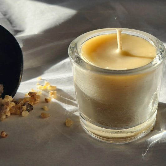Frankincense scented beeswax mini pot candle