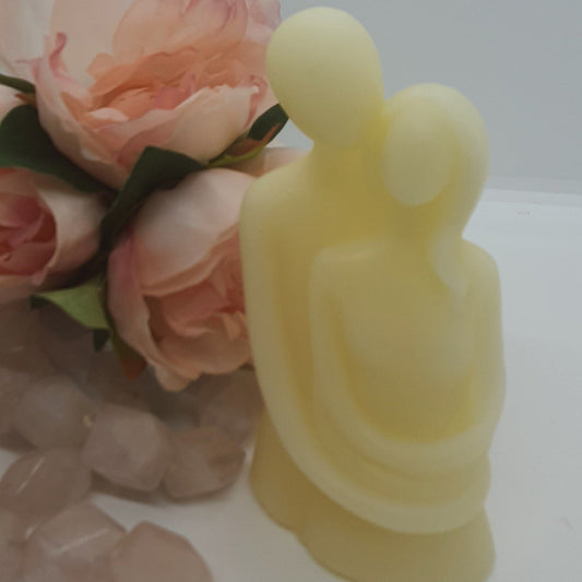 Beeswax hugging couple candle