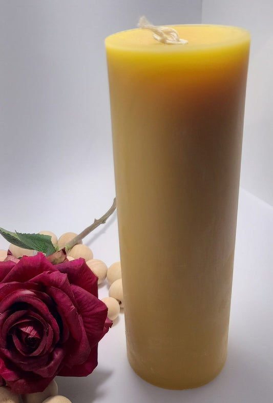Column beeswax pillar candle 22cm